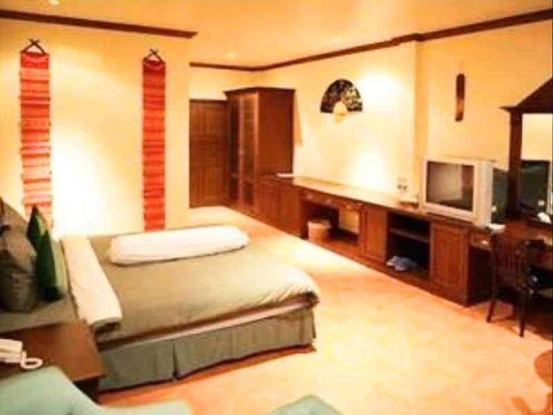 Hotel The Irish Clock Udon Thani Esterno foto