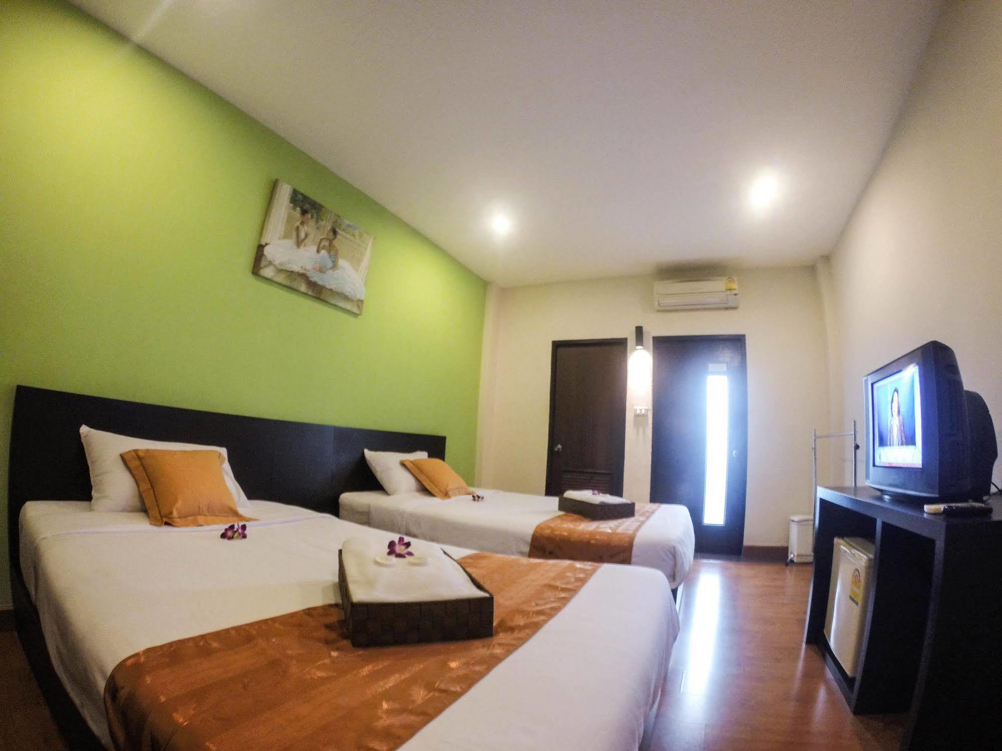 Hotel The Irish Clock Udon Thani Esterno foto