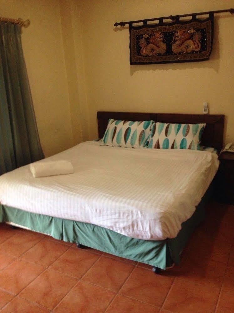 Hotel The Irish Clock Udon Thani Esterno foto