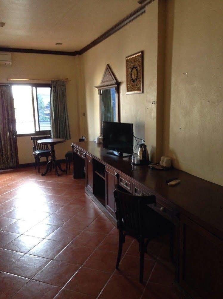 Hotel The Irish Clock Udon Thani Esterno foto